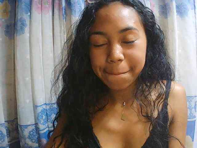 Natalie-Luxa webcam