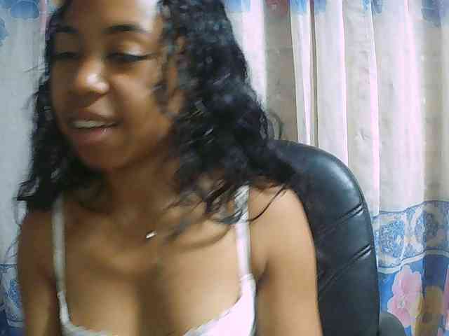 Natalie-Luxa webcam