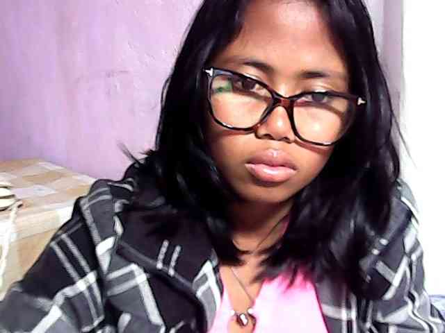 Natalie-Luxa webcam