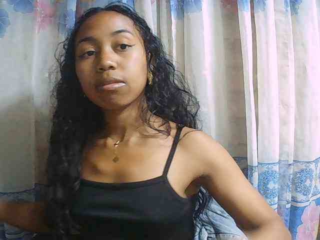 Natalie-Luxa webcam