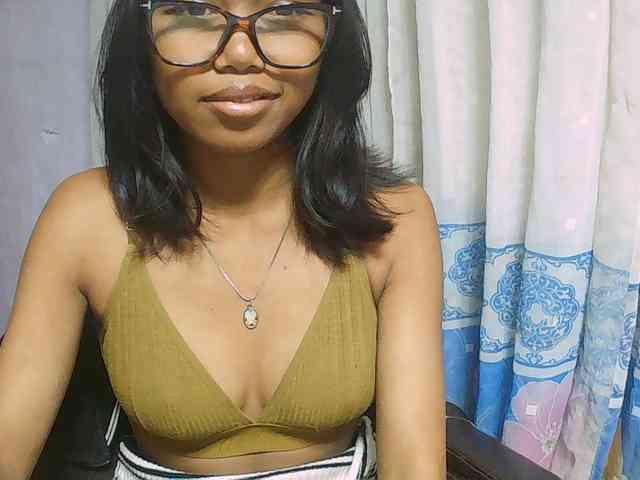 Natalie-Luxa webcam