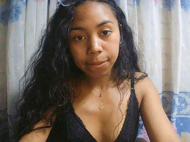 Natalie-Luxa webcam