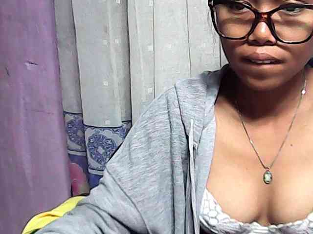 Natalie-Luxa webcam