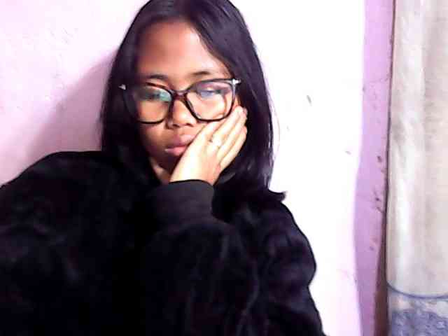 Natalie-Luxa webcam