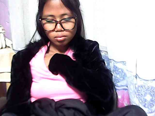 Natalie-Luxa webcam