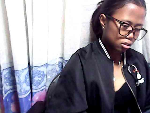 Natalie-Luxa webcam