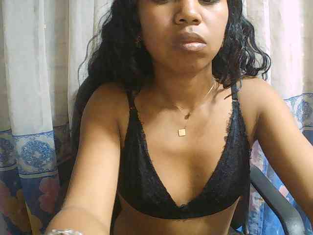 Natalie-Luxa webcam
