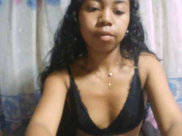 Natalie-Luxa webcam