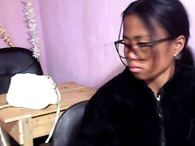 Natalie-Luxa webcam
