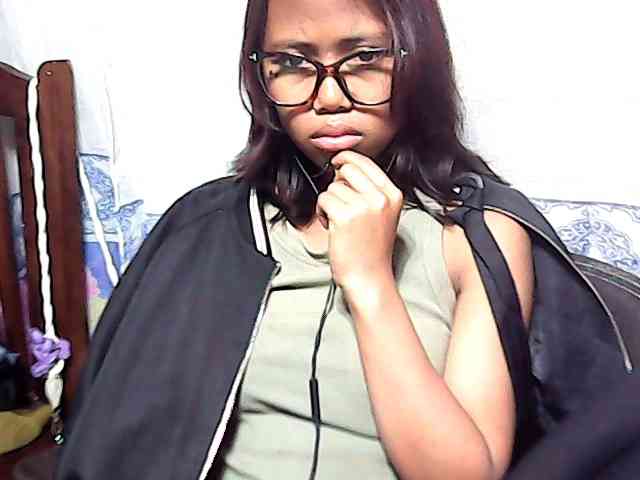 Natalie-Luxa webcam