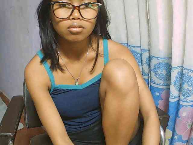 Natalie-Luxa webcam