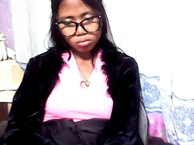 Natalie-Luxa webcam