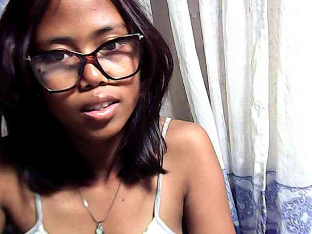 Natalie-Luxa webcam