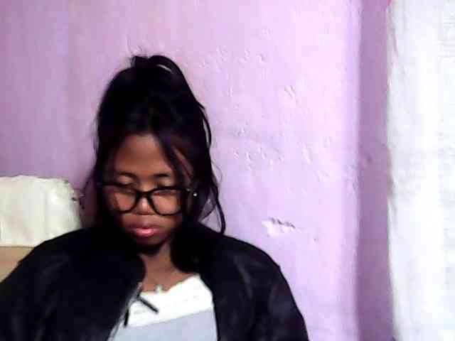 Natalie-Luxa webcam