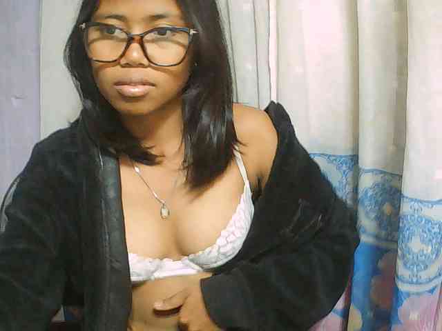 Natalie-Luxa webcam