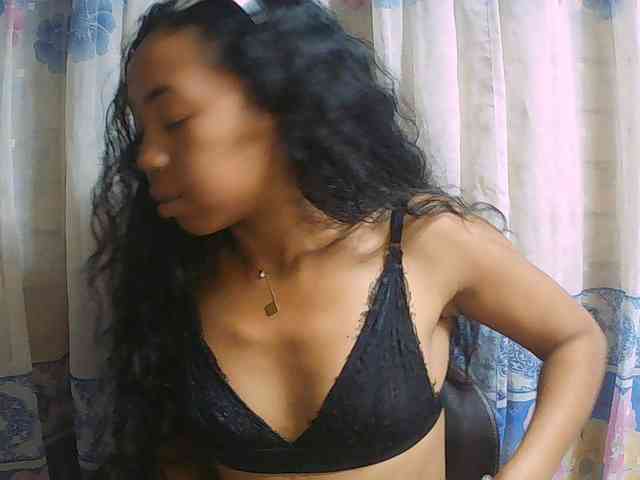 Natalie-Luxa webcam
