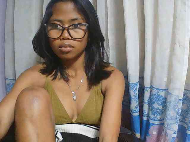 Natalie-Luxa webcam