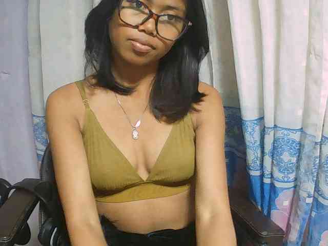 Natalie-Luxa webcam