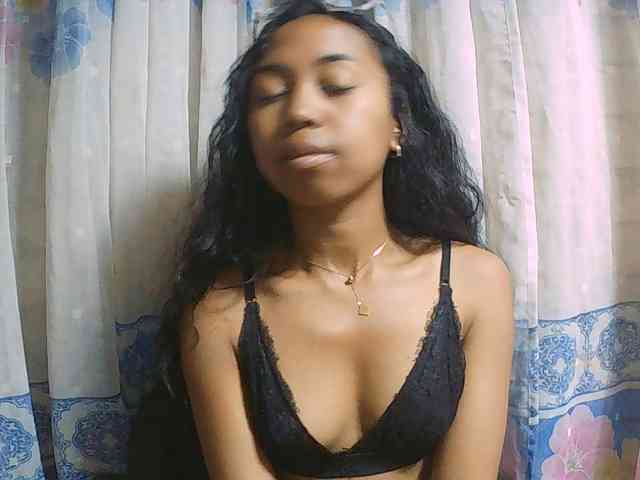 Natalie-Luxa webcam