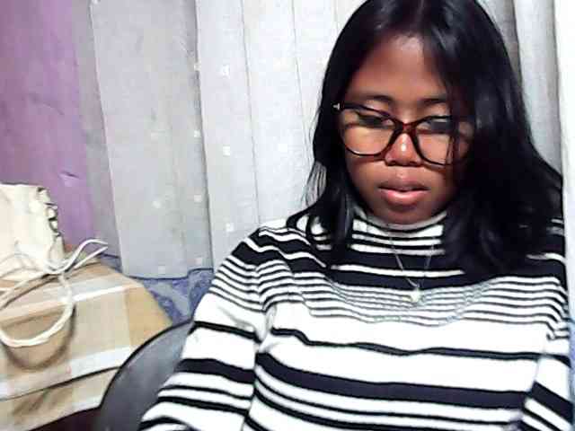 Natalie-Luxa webcam