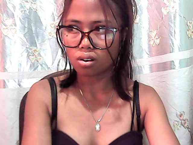 Natalie-Luxa webcam