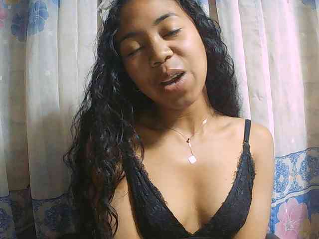 Natalie-Luxa webcam