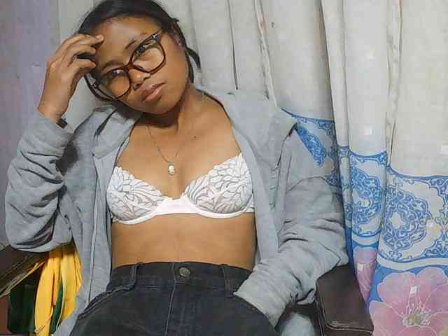 Natalie-Luxa webcam