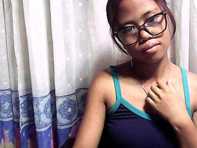 Natalie-Luxa webcam