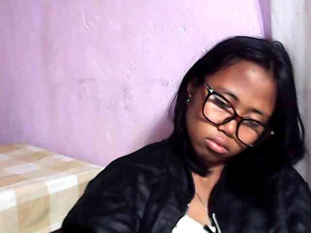 Natalie-Luxa webcam
