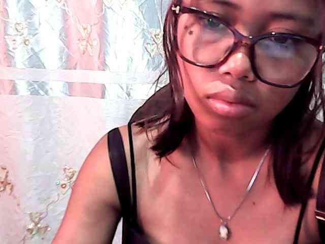 Natalie-Luxa webcam