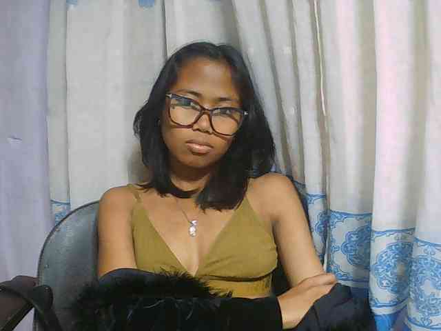 Natalie-Luxa webcam