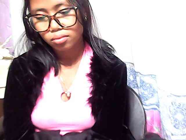 Natalie-Luxa webcam