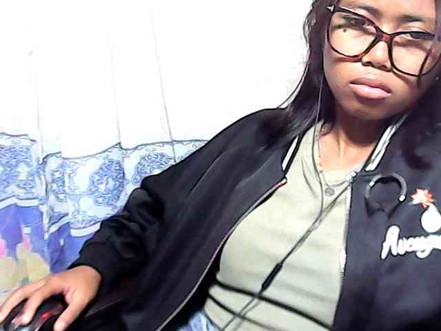 Natalie-Luxa webcam