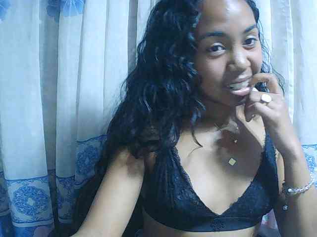Natalie-Luxa webcam