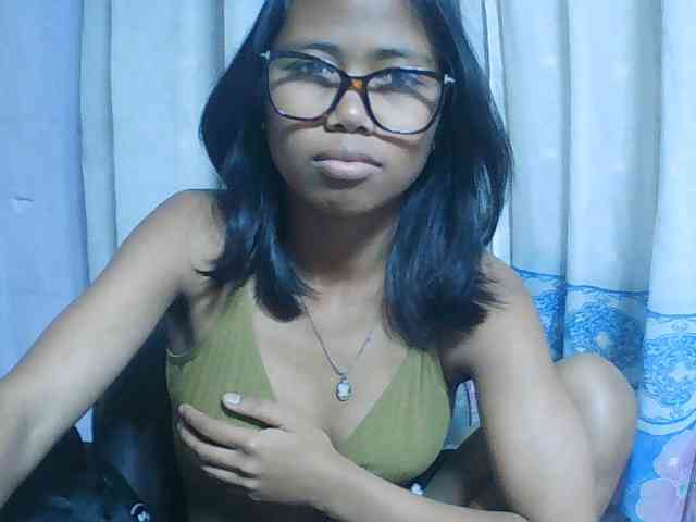 Natalie-Luxa webcam