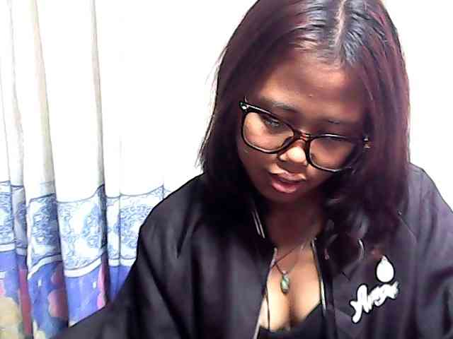 Natalie-Luxa webcam