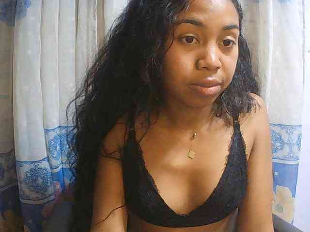 Natalie-Luxa webcam