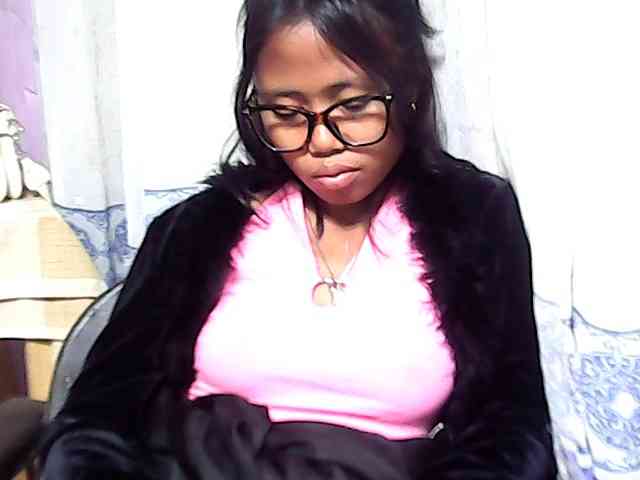 Natalie-Luxa webcam
