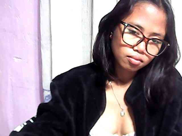 Natalie-Luxa webcam