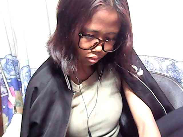 Natalie-Luxa webcam