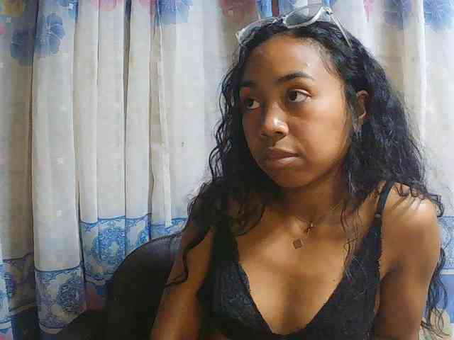 Natalie-Luxa webcam