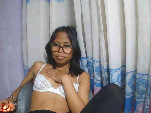 Natalie-Luxa webcam