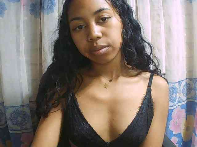 Natalie-Luxa webcam