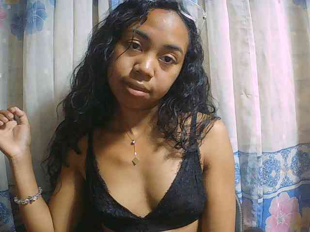 Natalie-Luxa webcam