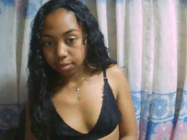 Natalie-Luxa webcam