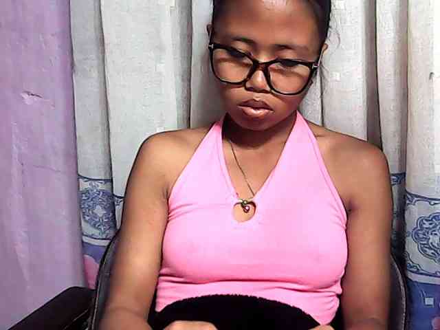 Natalie-Luxa webcam