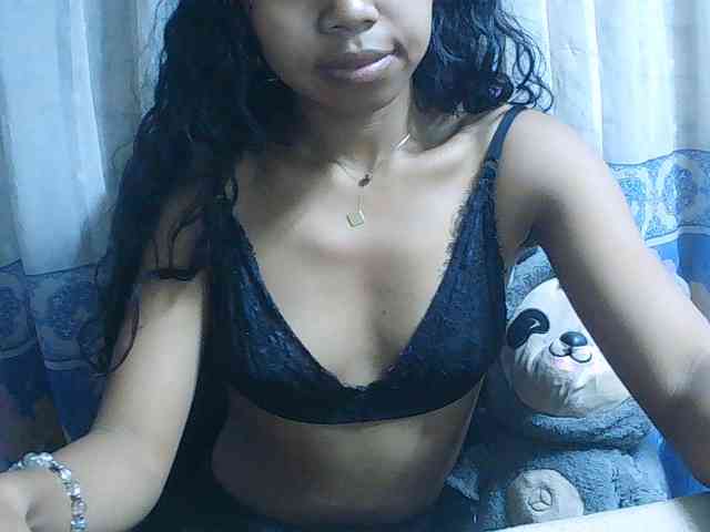 Natalie-Luxa webcam