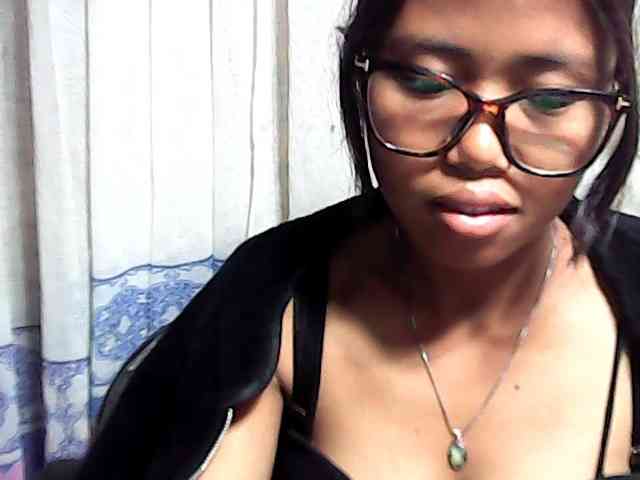 Natalie-Luxa webcam