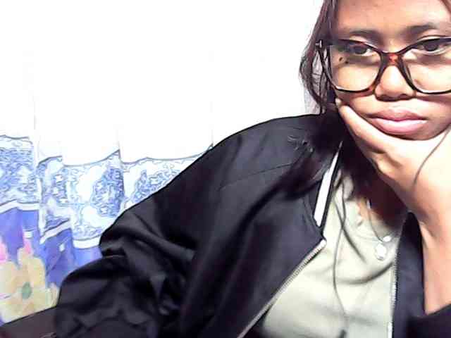 Natalie-Luxa webcam