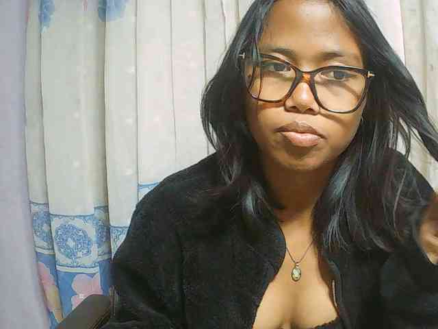 Natalie-Luxa webcam